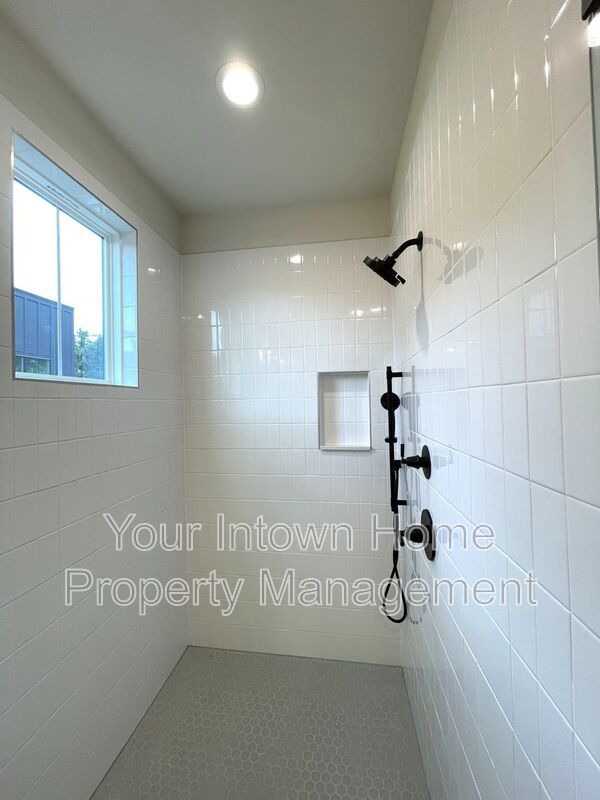 Beltine Beauty - Brand-New End Unit Townhome property image