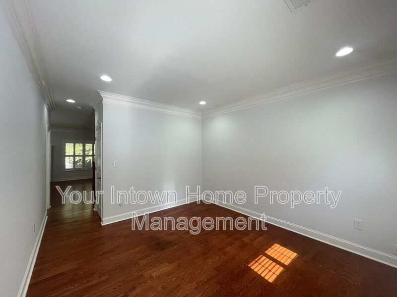 Modern End-Unit Townhome in Old Fourth Ward – Steps to Beltline & Krog Street Market property image