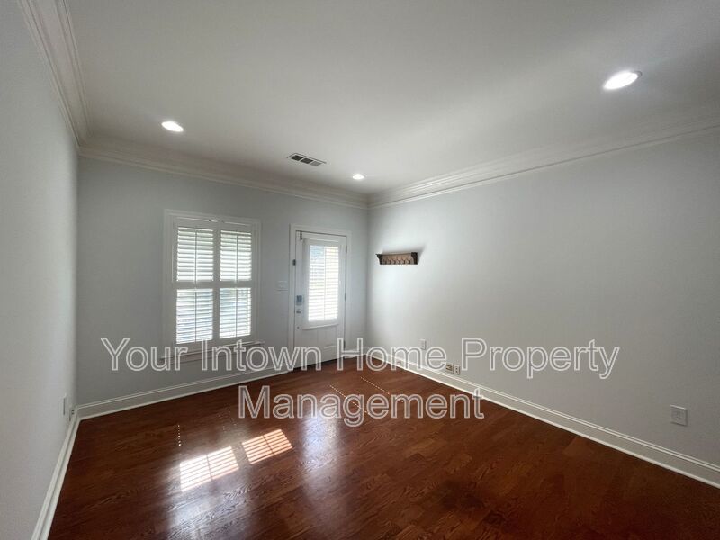 Modern End-Unit Townhome in Old Fourth Ward – Steps to Beltline & Krog Street Market property image