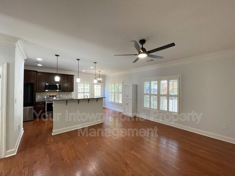 Modern End-Unit Townhome in Old Fourth Ward – Steps to Beltline & Krog Street Market property image