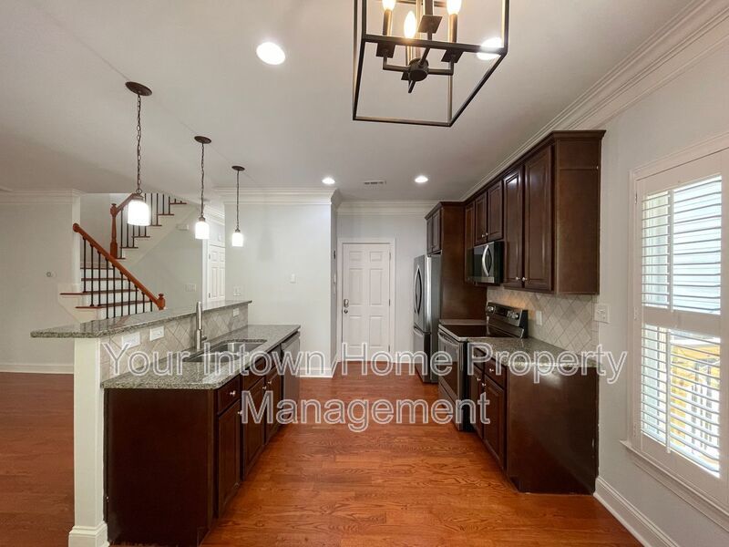 Modern End-Unit Townhome in Old Fourth Ward – Steps to Beltline & Krog Street Market property image