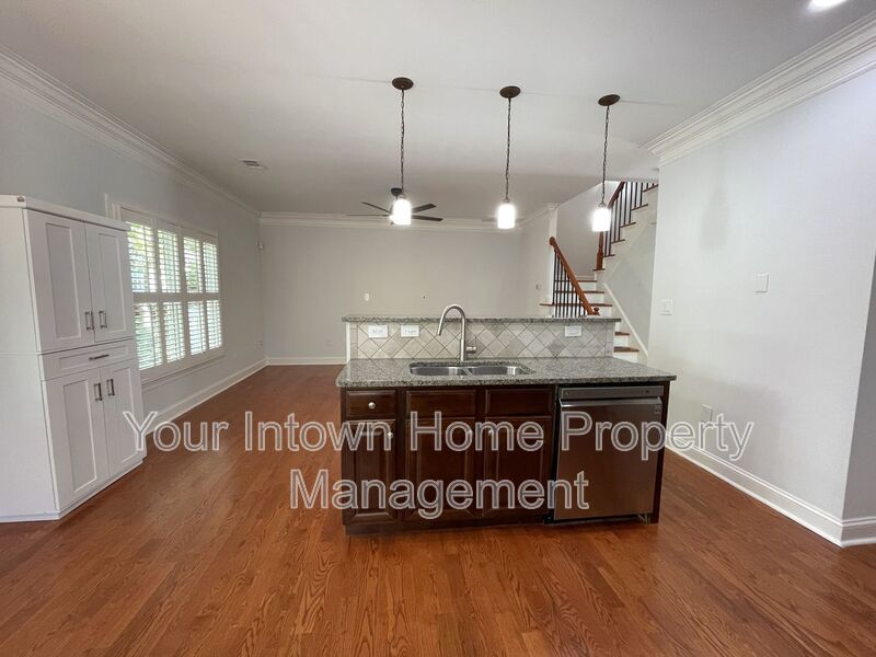 Modern End-Unit Townhome in Old Fourth Ward – Steps to Beltline & Krog Street Market property image