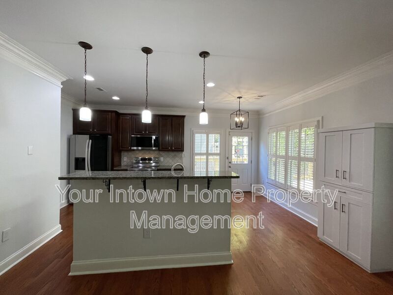 Modern End-Unit Townhome in Old Fourth Ward – Steps to Beltline & Krog Street Market property image