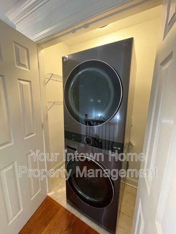 Modern End-Unit Townhome in Old Fourth Ward – Steps to Beltline & Krog Street Market property image