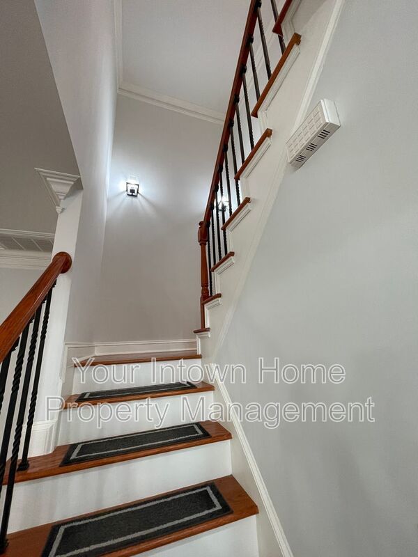 Modern End-Unit Townhome in Old Fourth Ward – Steps to Beltline & Krog Street Market property image