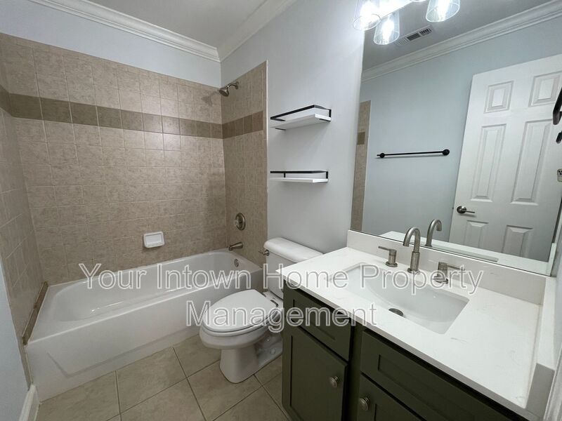 Modern End-Unit Townhome in Old Fourth Ward – Steps to Beltline & Krog Street Market property image