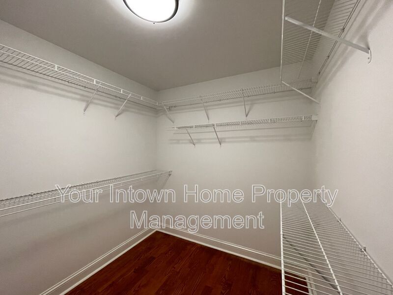 Modern End-Unit Townhome in Old Fourth Ward – Steps to Beltline & Krog Street Market property image