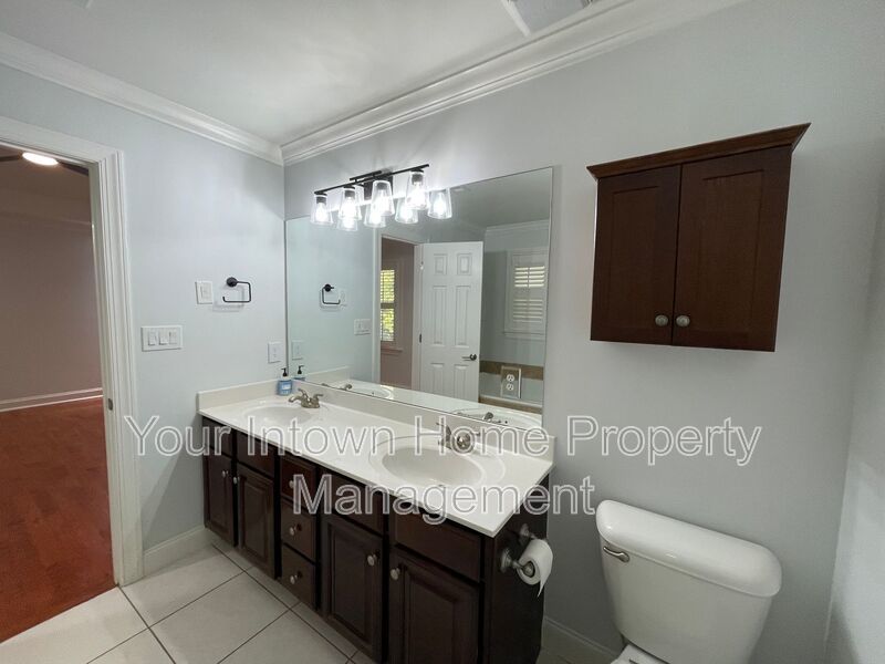 Modern End-Unit Townhome in Old Fourth Ward – Steps to Beltline & Krog Street Market property image