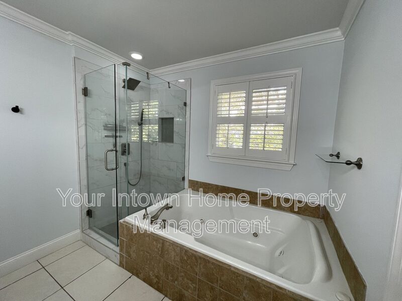 Modern End-Unit Townhome in Old Fourth Ward – Steps to Beltline & Krog Street Market property image