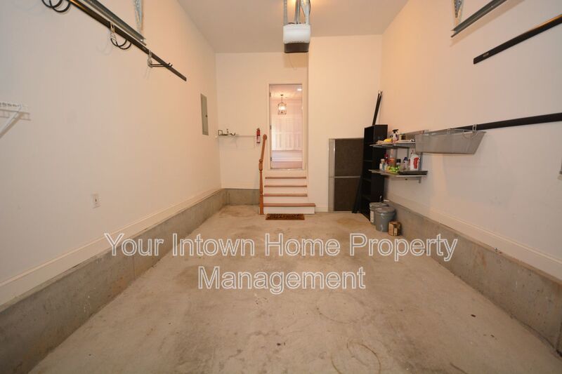 Modern End-Unit Townhome in Old Fourth Ward – Steps to Beltline & Krog Street Market property image