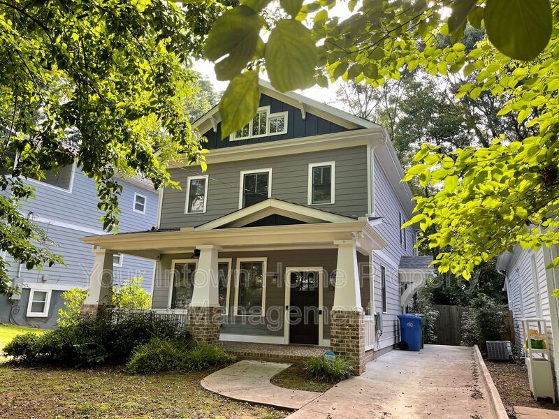 Beautiful Craftsman Style Home with Screen Porch - Close to Everything! property image