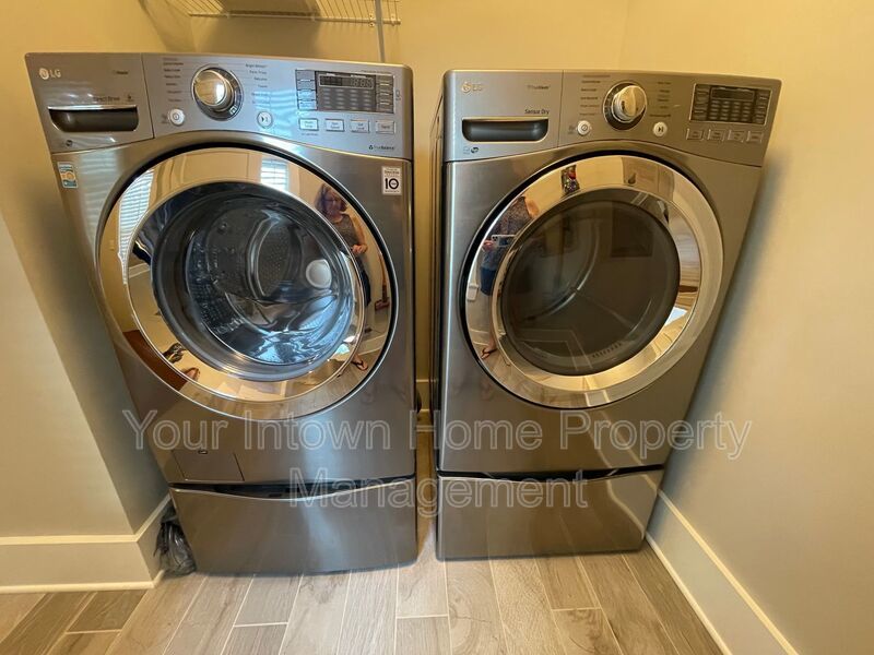 Beautiful Craftsman Style Home with Screen Porch - Close to Everything! property image