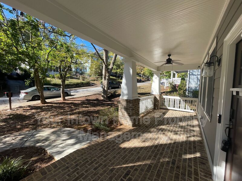 Beautiful Craftsman Style Home with Screen Porch - Close to Everything! property image