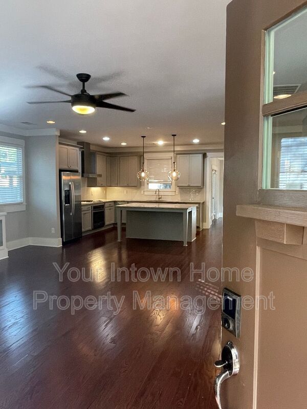 Beautiful Craftsman Style Home with Screen Porch - Close to Everything! property image