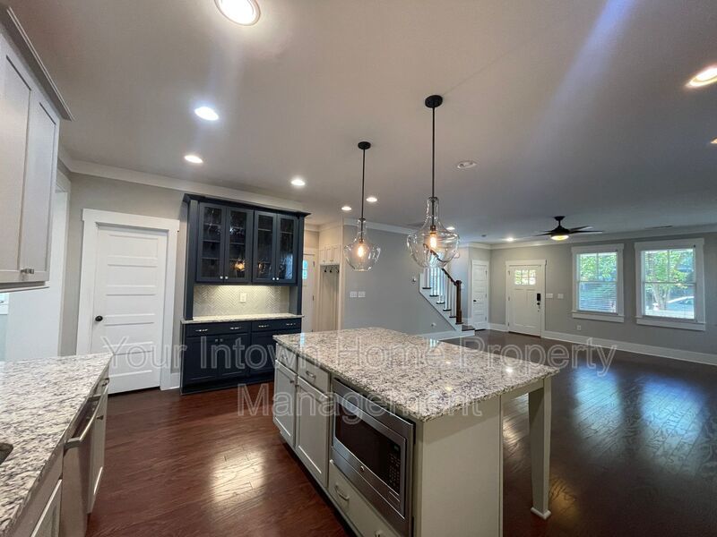 Beautiful Craftsman Style Home with Screen Porch - Close to Everything! property image