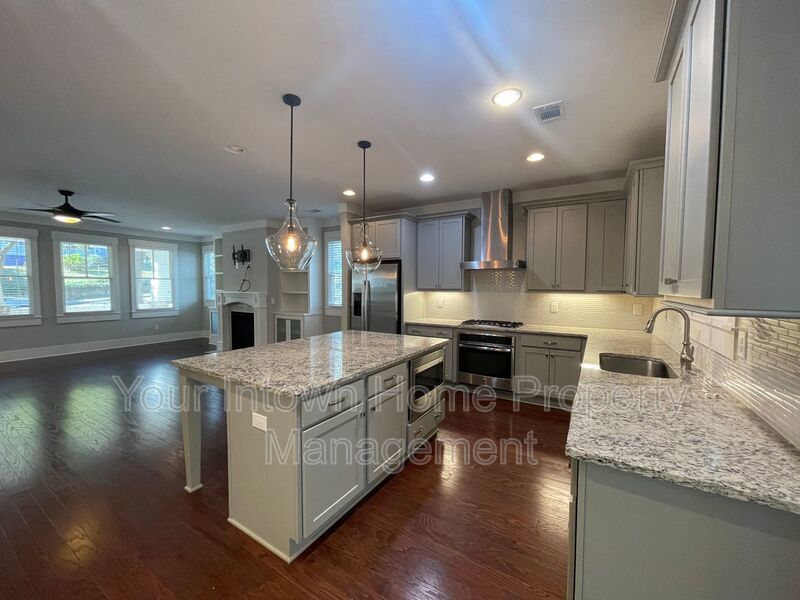 Beautiful Craftsman Style Home with Screen Porch - Close to Everything! property image