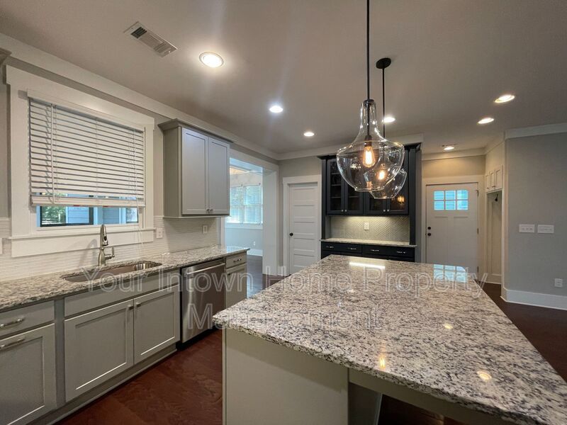 Beautiful Craftsman Style Home with Screen Porch - Close to Everything! property image