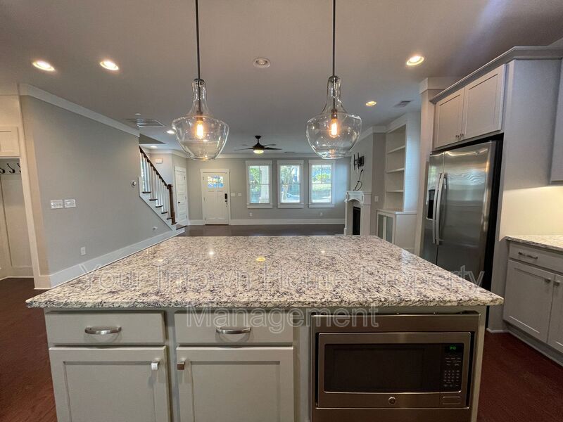 Beautiful Craftsman Style Home with Screen Porch - Close to Everything! property image