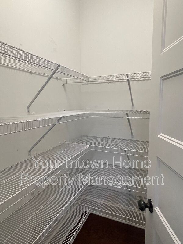 Beautiful Craftsman Style Home with Screen Porch - Close to Everything! property image