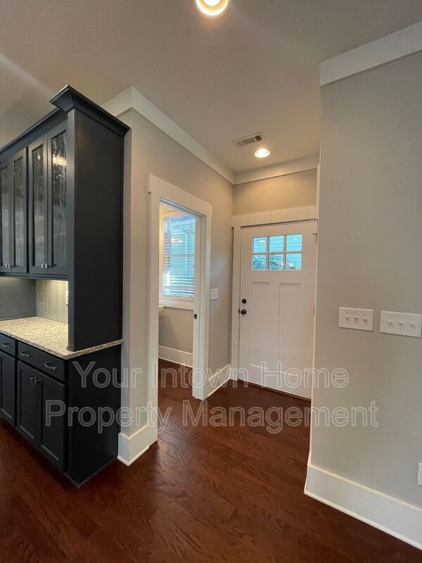 Beautiful Craftsman Style Home with Screen Porch - Close to Everything! property image