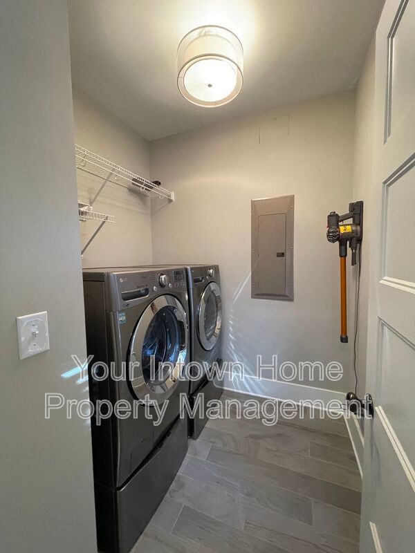 Beautiful Craftsman Style Home with Screen Porch - Close to Everything! property image