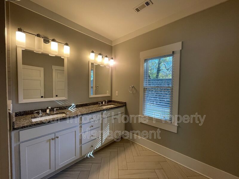 Beautiful Craftsman Style Home with Screen Porch - Close to Everything! property image