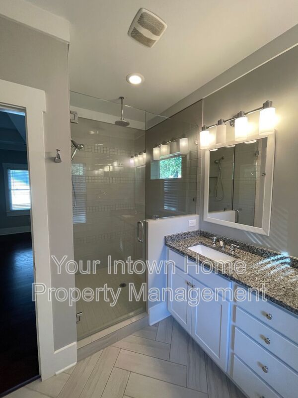 Beautiful Craftsman Style Home with Screen Porch - Close to Everything! property image