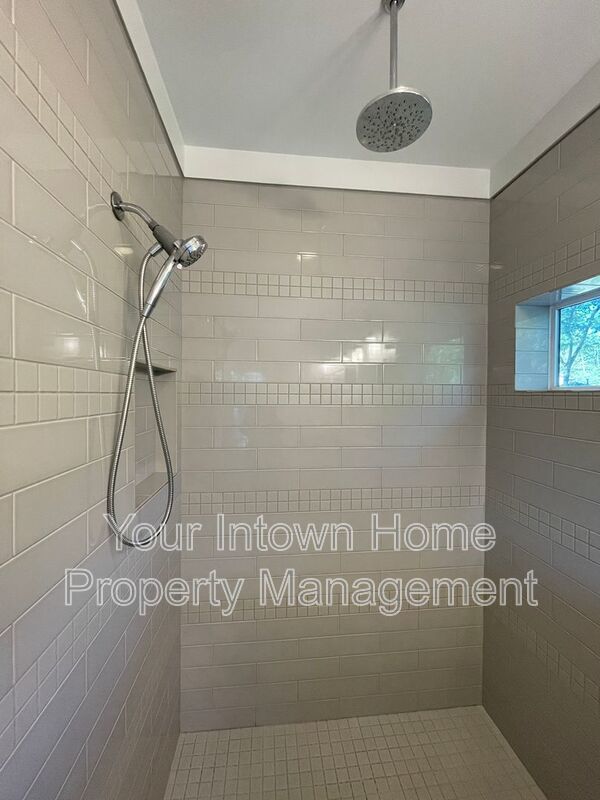 Beautiful Craftsman Style Home with Screen Porch - Close to Everything! property image