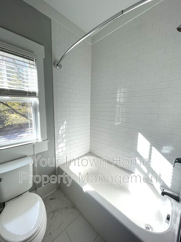 Beautiful Craftsman Style Home with Screen Porch - Close to Everything! property image