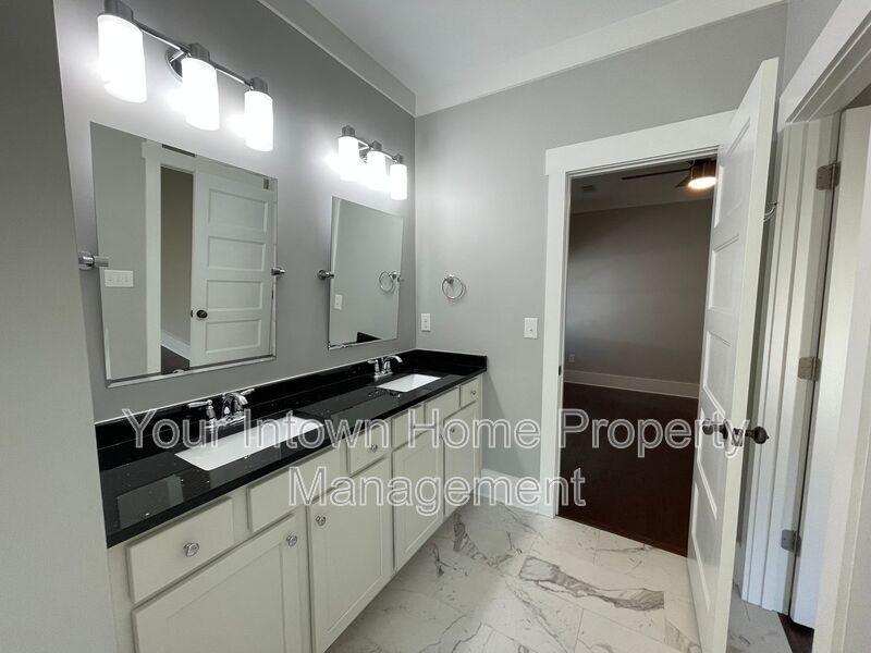 Beautiful Craftsman Style Home with Screen Porch - Close to Everything! property image