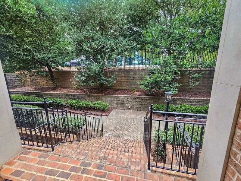 Stylish Crescent Park Townhome in the Heart of it All! property image