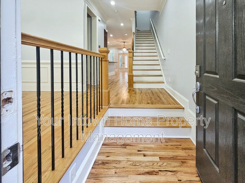 Stylish Crescent Park Townhome in the Heart of it All! property image