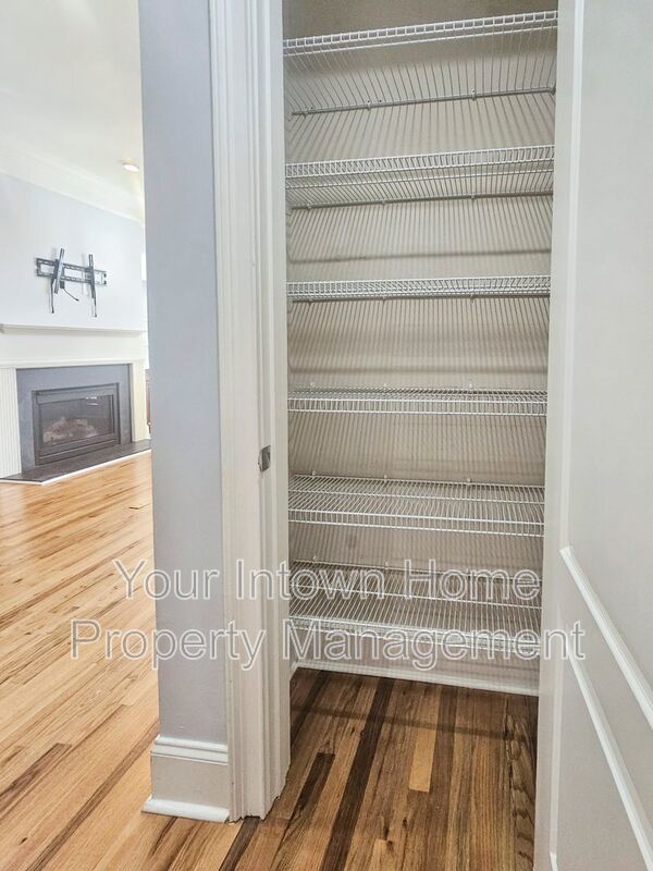 Stylish Crescent Park Townhome in the Heart of it All! property image