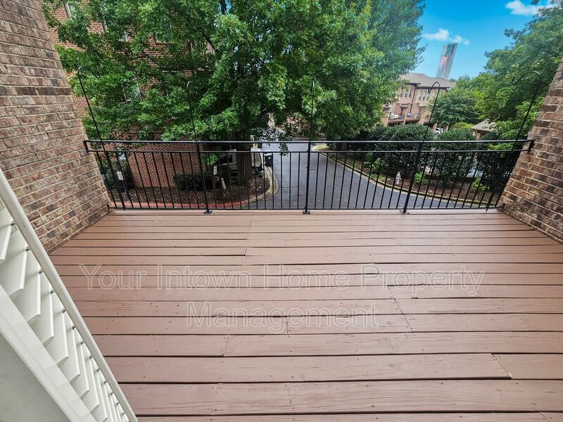 Stylish Crescent Park Townhome in the Heart of it All! property image