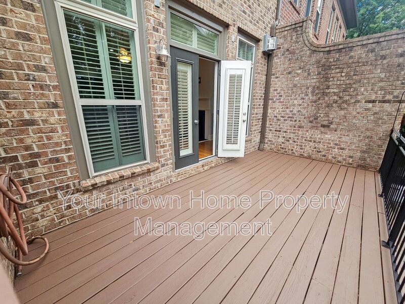 Stylish Crescent Park Townhome in the Heart of it All! property image