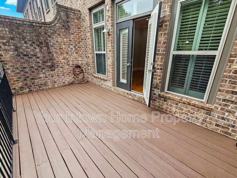 Stylish Crescent Park Townhome in the Heart of it All! property image