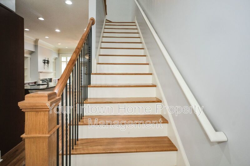 Stylish Crescent Park Townhome in the Heart of it All! property image
