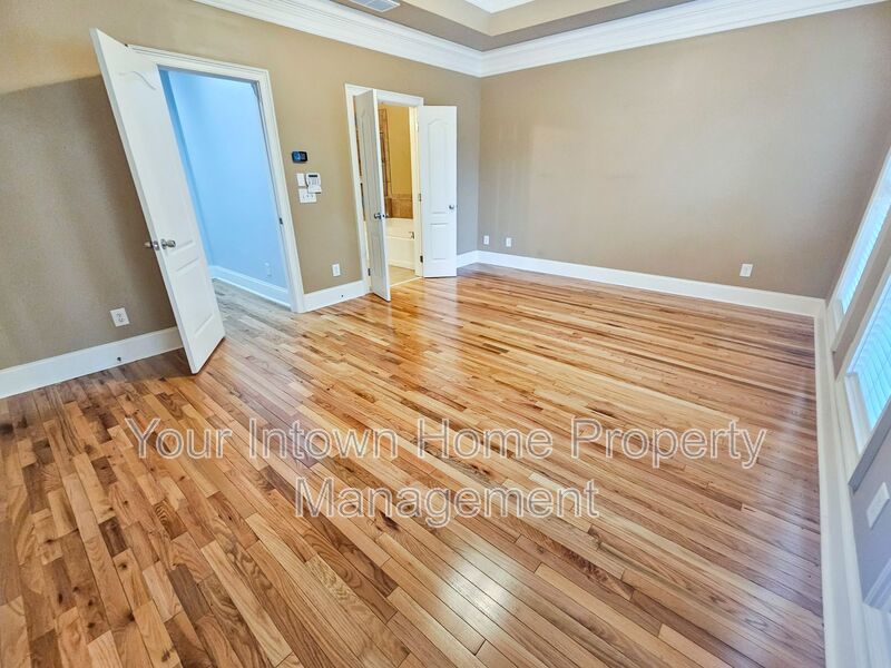Stylish Crescent Park Townhome in the Heart of it All! property image