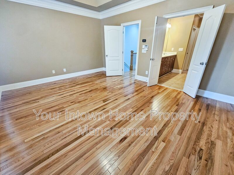 Stylish Crescent Park Townhome in the Heart of it All! property image