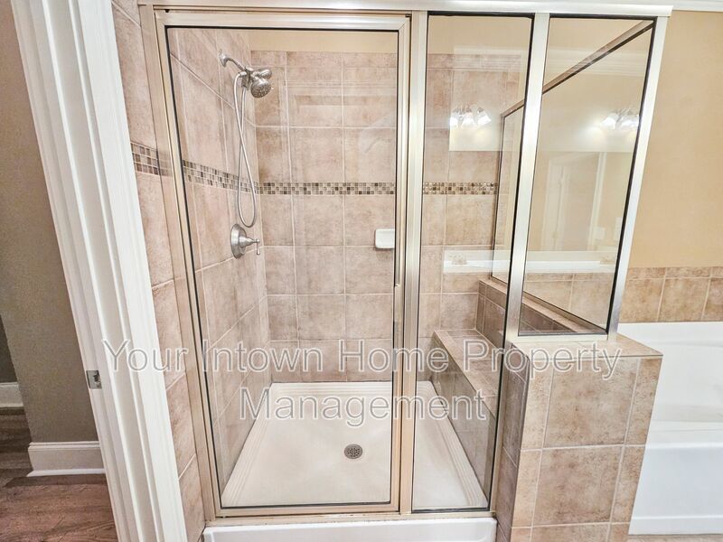 Stylish Crescent Park Townhome in the Heart of it All! property image