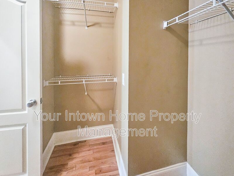 Stylish Crescent Park Townhome in the Heart of it All! property image