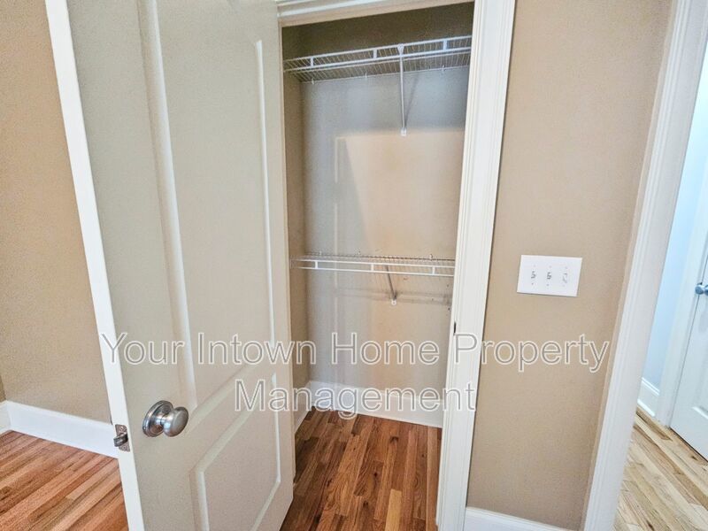 Stylish Crescent Park Townhome in the Heart of it All! property image