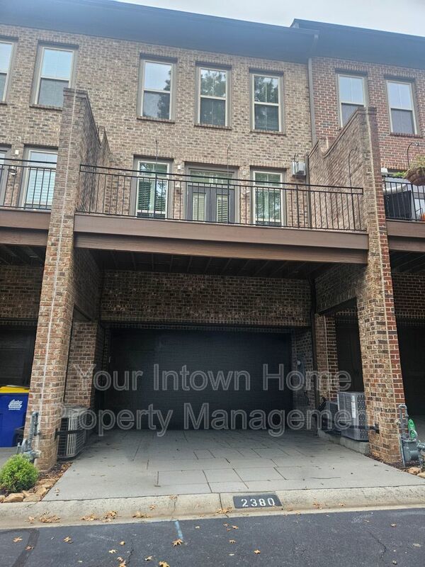 Stylish Crescent Park Townhome in the Heart of it All! property image