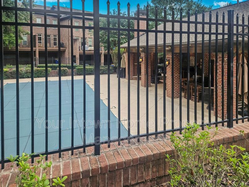 Stylish Crescent Park Townhome in the Heart of it All! property image