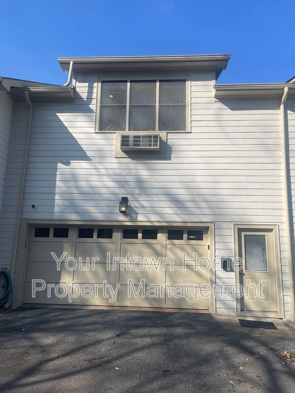 Sunny Studio on Quiet Residential Street property image