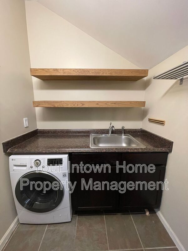 Sunny Studio on Quiet Residential Street property image