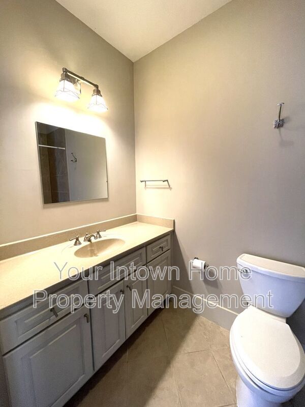 Sunny Studio on Quiet Residential Street property image