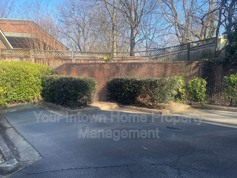 Sunny Studio on Quiet Residential Street property image