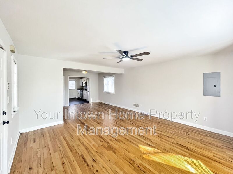 Huge Back Yard with Deck in Great Grant Park Location property image