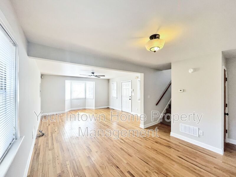 Huge Back Yard with Deck in Great Grant Park Location property image